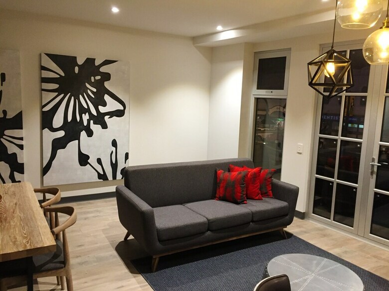 Semaphore Splash Apartments