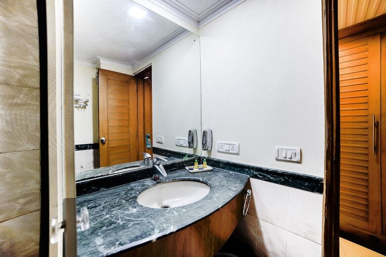 Fabhotel Bmk Gk1