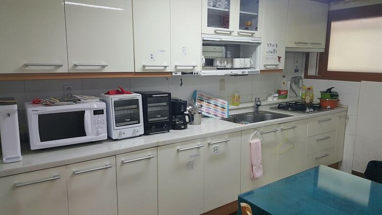 Hostal Happy Tree Guesthouse - Hostel