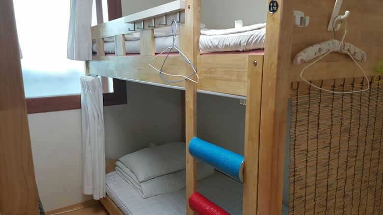 Hostal Happy Tree Guesthouse - Hostel