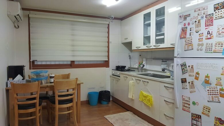 Hostal Happy Tree Guesthouse - Hostel