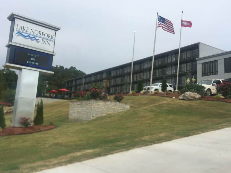 Hotel Lake Norfork Inn