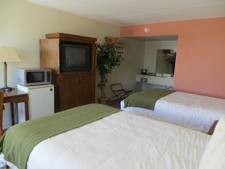 Hotel Lake Norfork Inn
