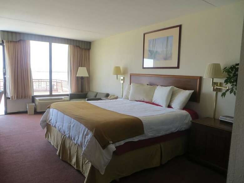 Hotel Lake Norfork Inn