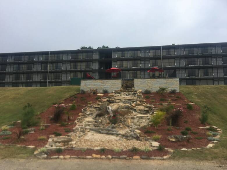 Hotel Lake Norfork Inn