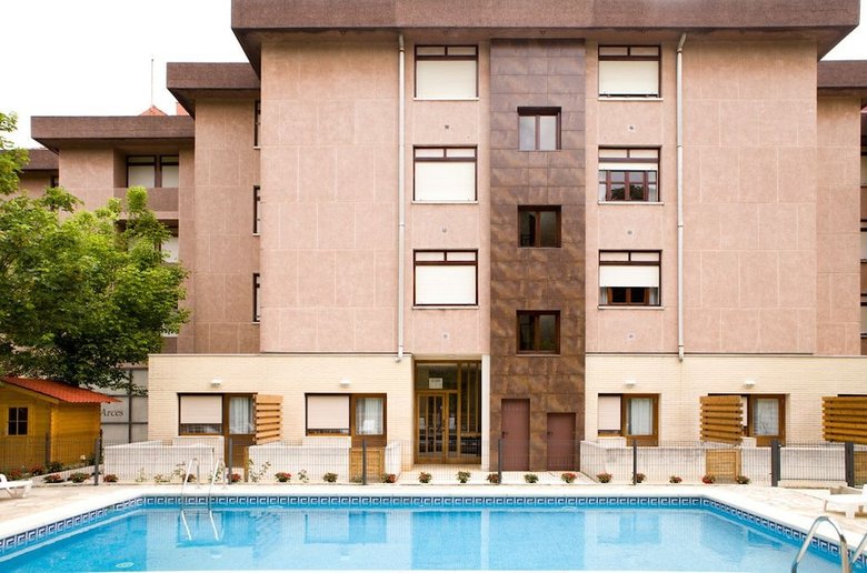 Aparthotel Apartamentos Los Arces