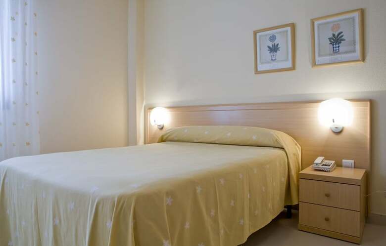 Aparthotel Apartamentos Los Arces