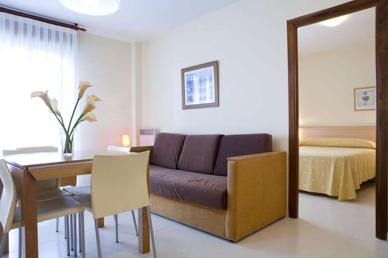Aparthotel Apartamentos Los Arces