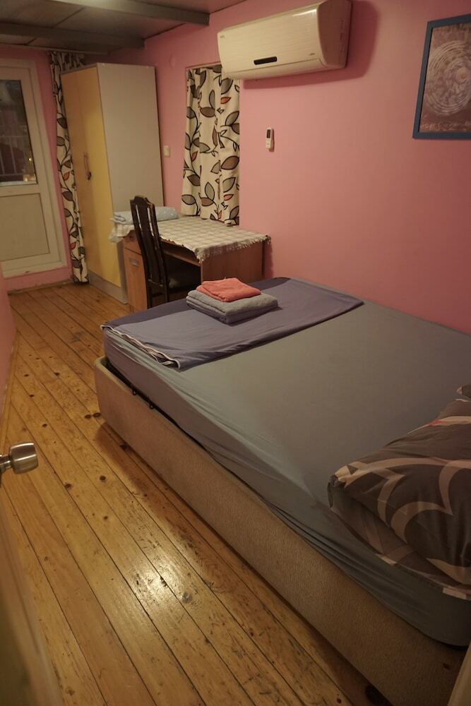 Hostal Chilloutlya Hostel&bar