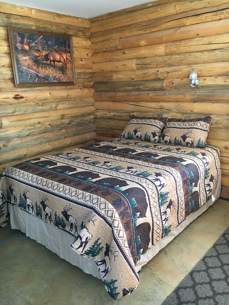 Tenderfoot Cabins & Motel