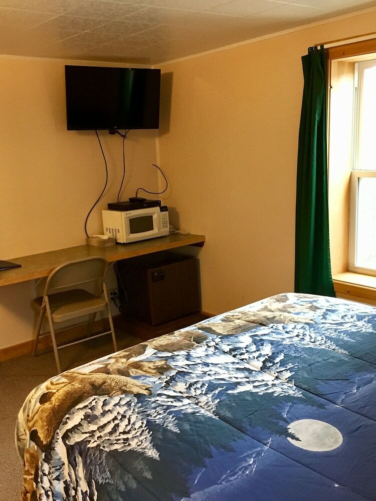 Tenderfoot Cabins & Motel