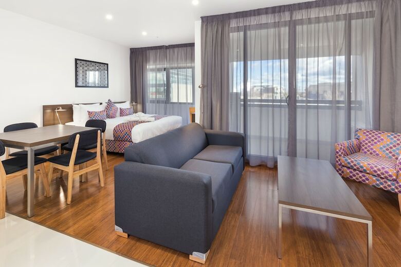 Aparthotel City Edge Dandenong Apartment Hotel