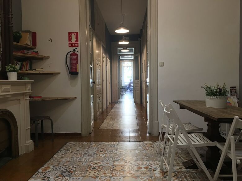 Hostal Sweet Bcn Youth Hostel