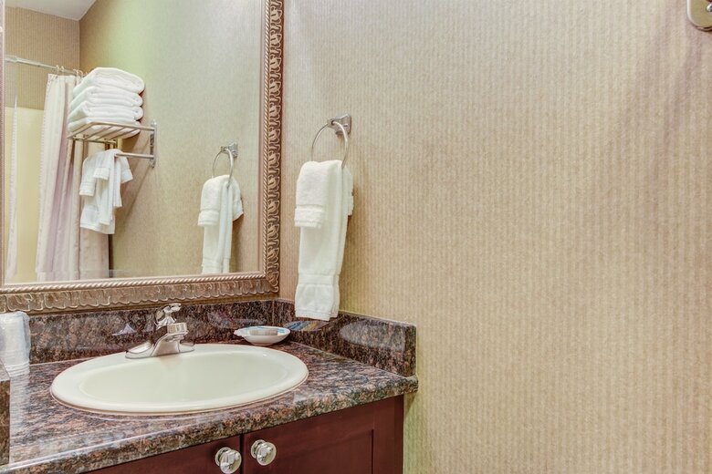 Hotel Long Island Lake Resort