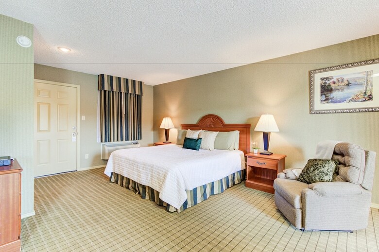 Hotel Long Island Lake Resort