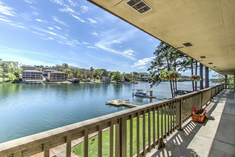 Hotel Long Island Lake Resort