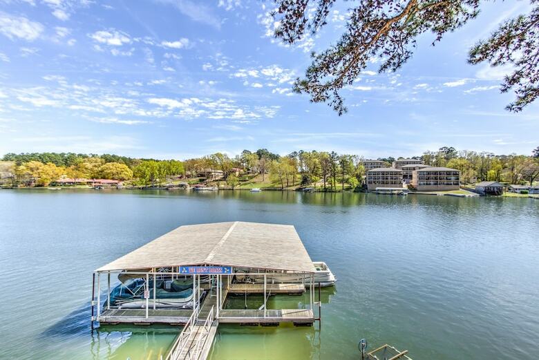 Hotel Long Island Lake Resort