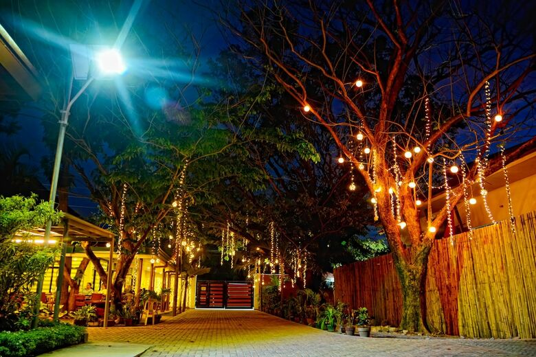 Seasons Hotel And Convention Center