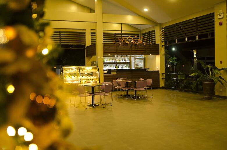 Seasons Hotel And Convention Center