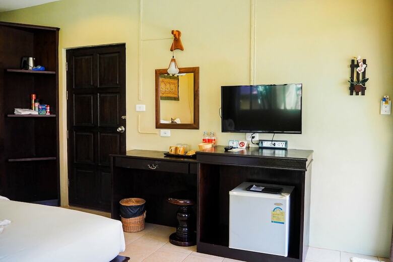 Hotel Lanta Castaway Beach Resort