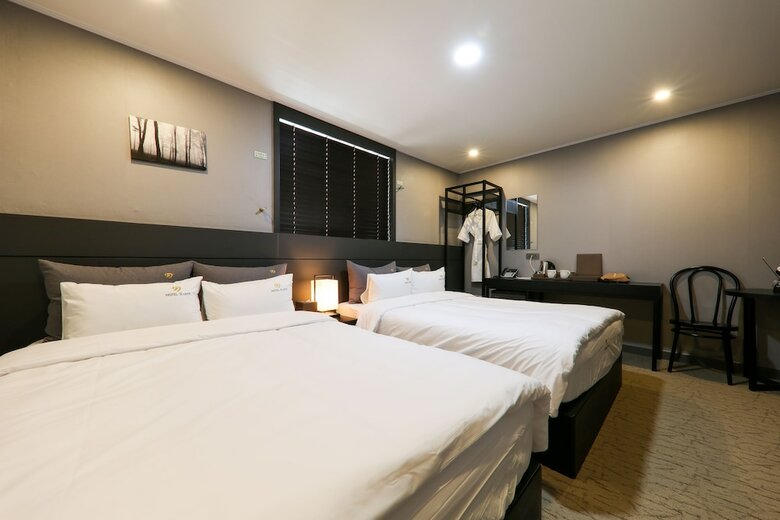 B.cent Hotel