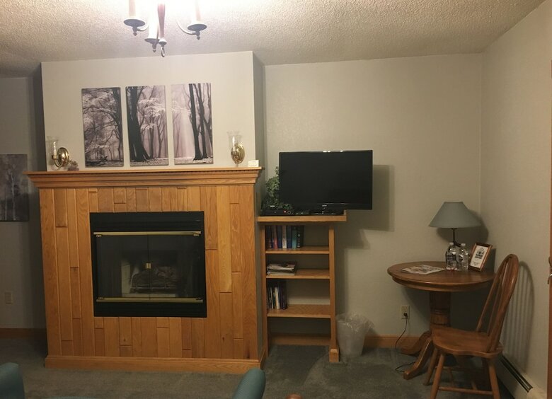 Doll's Lakeside Bed & Breakfast