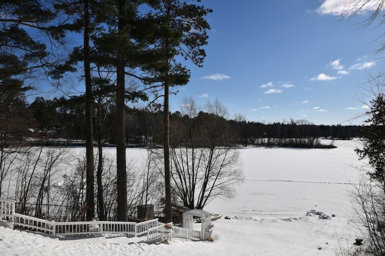 Doll's Lakeside Bed & Breakfast
