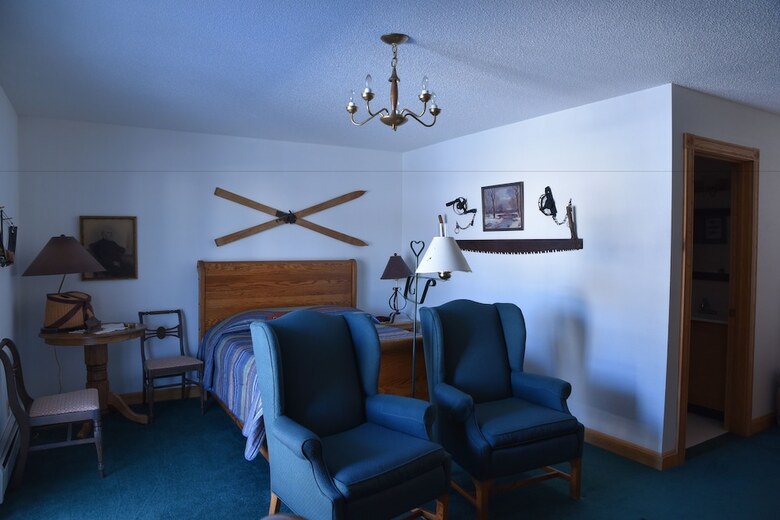 Doll's Lakeside Bed & Breakfast