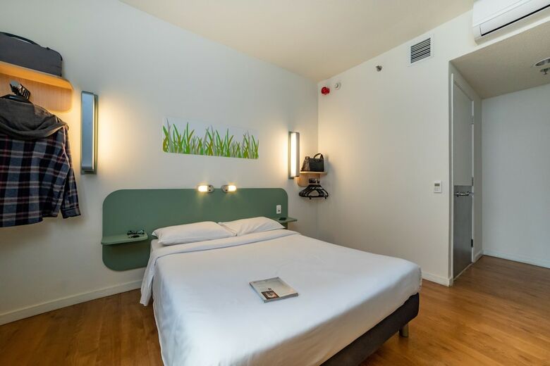 Hotel Ibis Budget Sp Frei Caneca