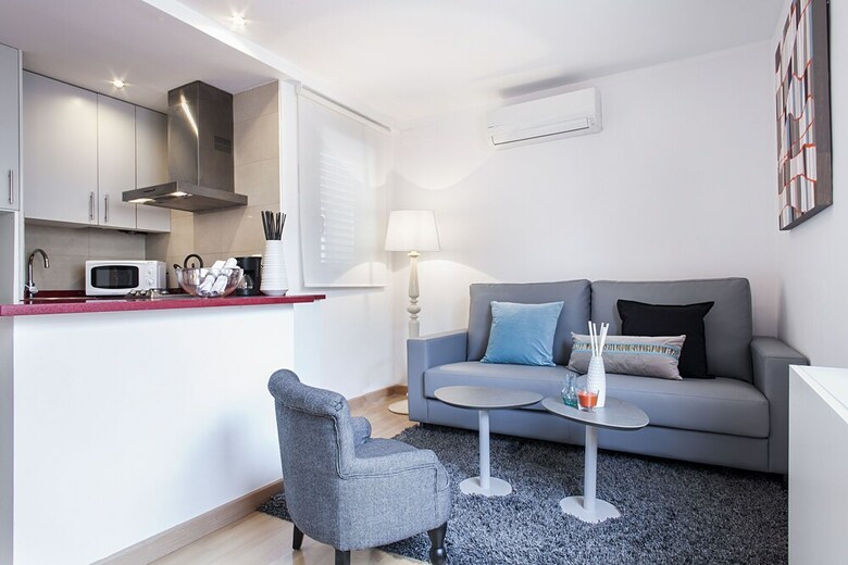 Apartamentos Rambla Attic Paris