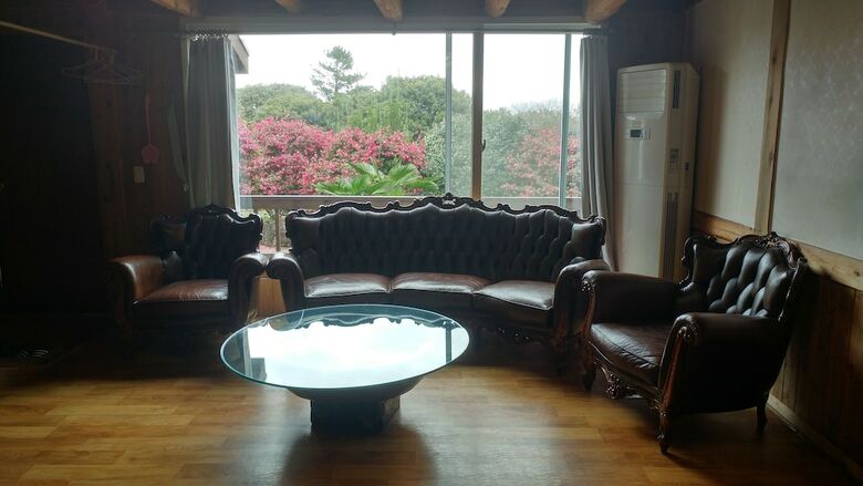 Pension Jeju Yazawon