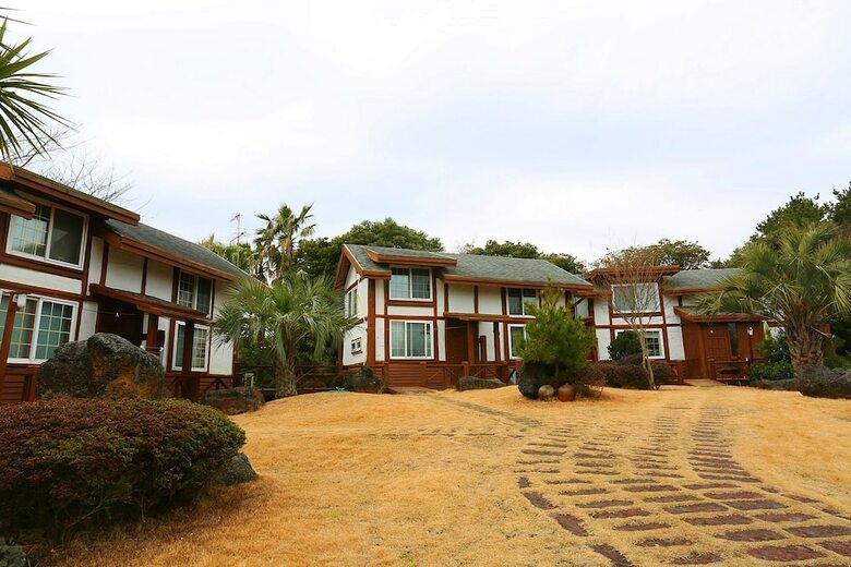 Pension Jeju Yazawon