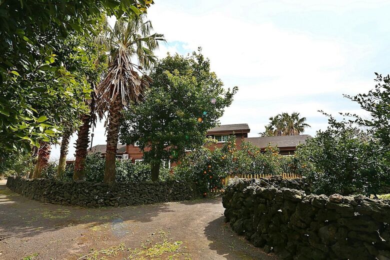 Pension Jeju Yazawon
