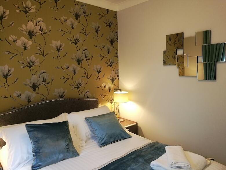 Hotel The Devon Court