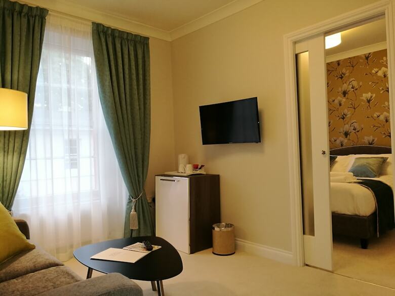 Hotel The Devon Court