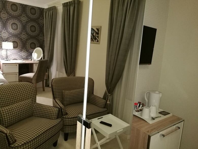 Hotel The Devon Court