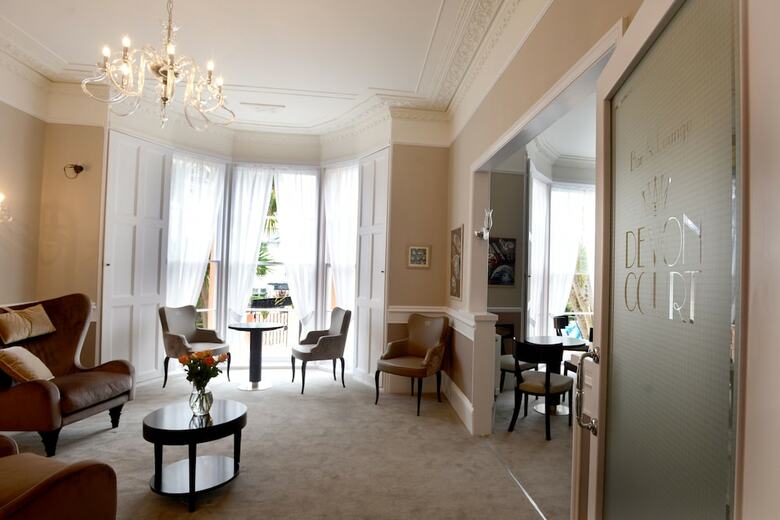 Hotel The Devon Court