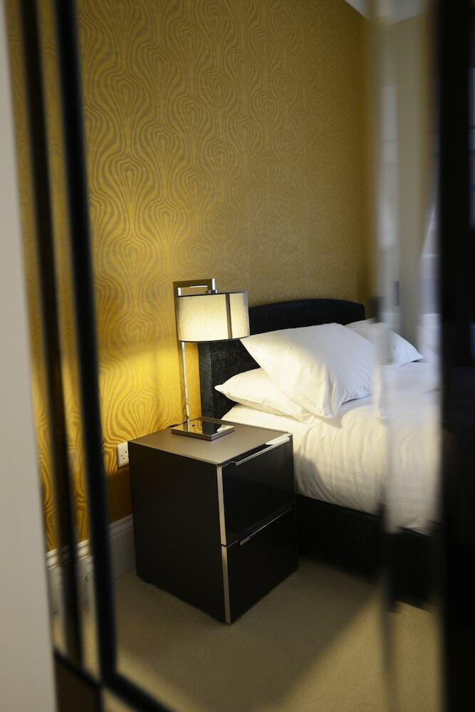 Hotel The Devon Court