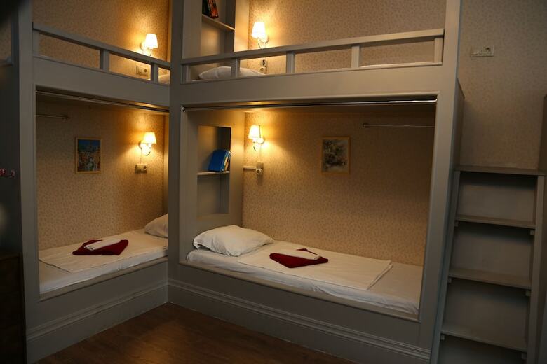 Hostal Mini Hotel Artist On Baumanskaya - Hostel