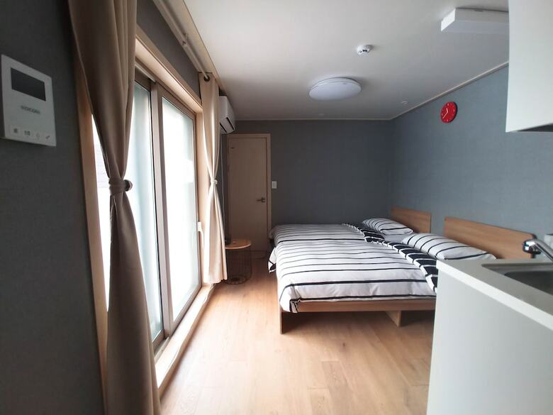Hotel Red Stone Guest House