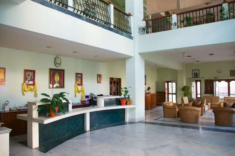 Hotel Lhaki