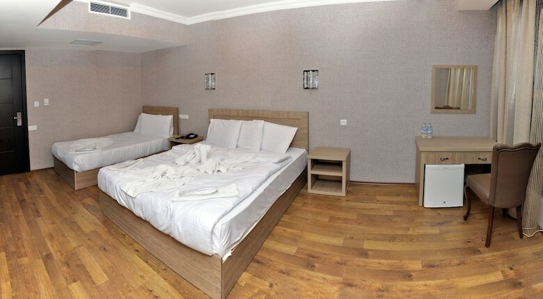 L Plaza Hotel