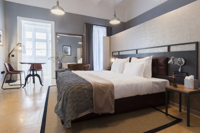 Hotel Ax ? The Saint John