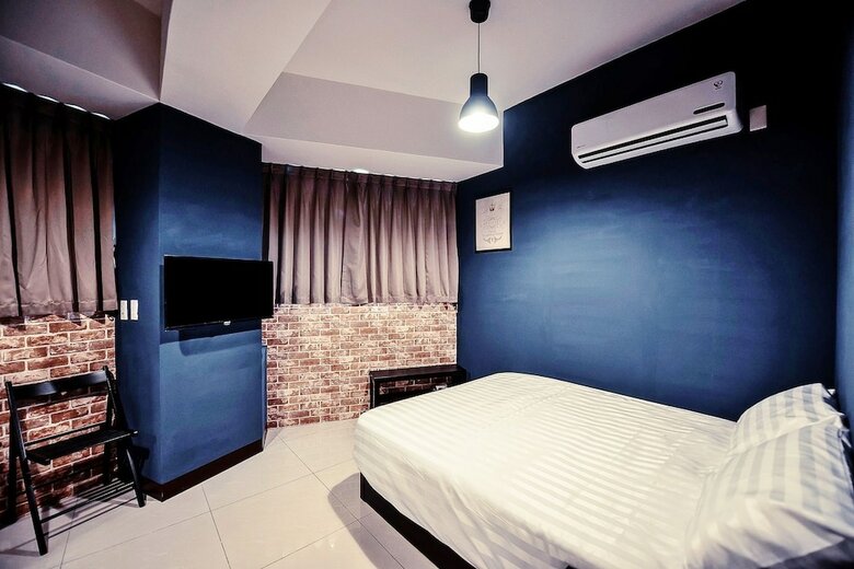 Hotel Sunny X House