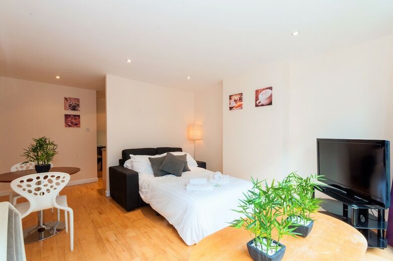 Apartamentos Greek Street Suites