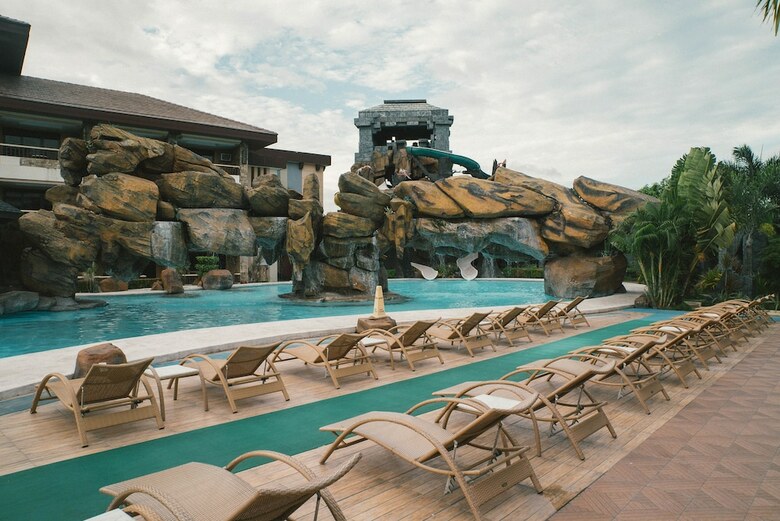 Hotel Cebu Westown Lagoon- South Wing