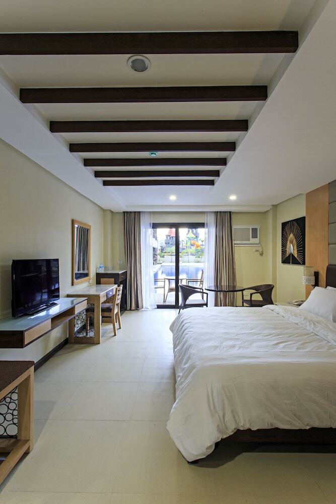 Hotel Cebu Westown Lagoon- South Wing