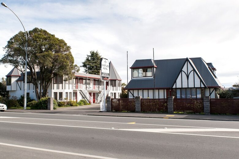 Castles Motel