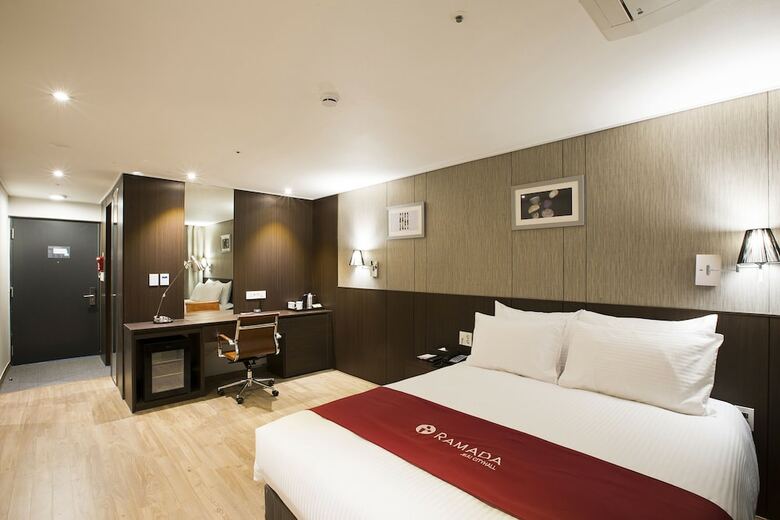 Hotel Ramada Jeju City Hall