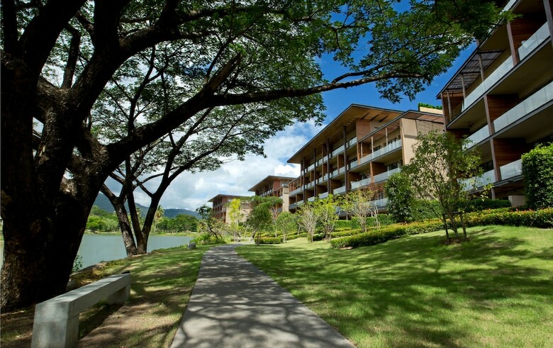 Hotel Atta Lakeside Resort Suite